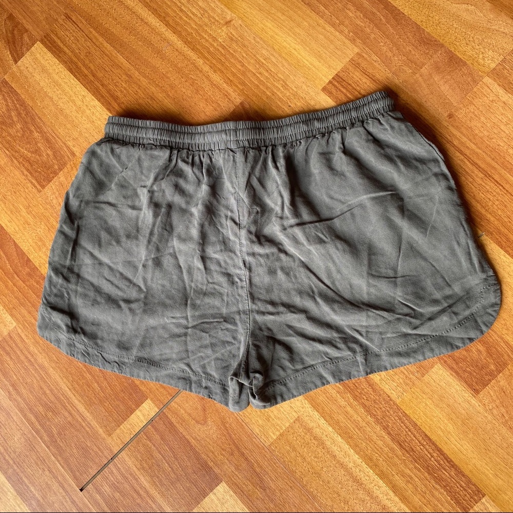 SHORTS - Picture 5 of 6